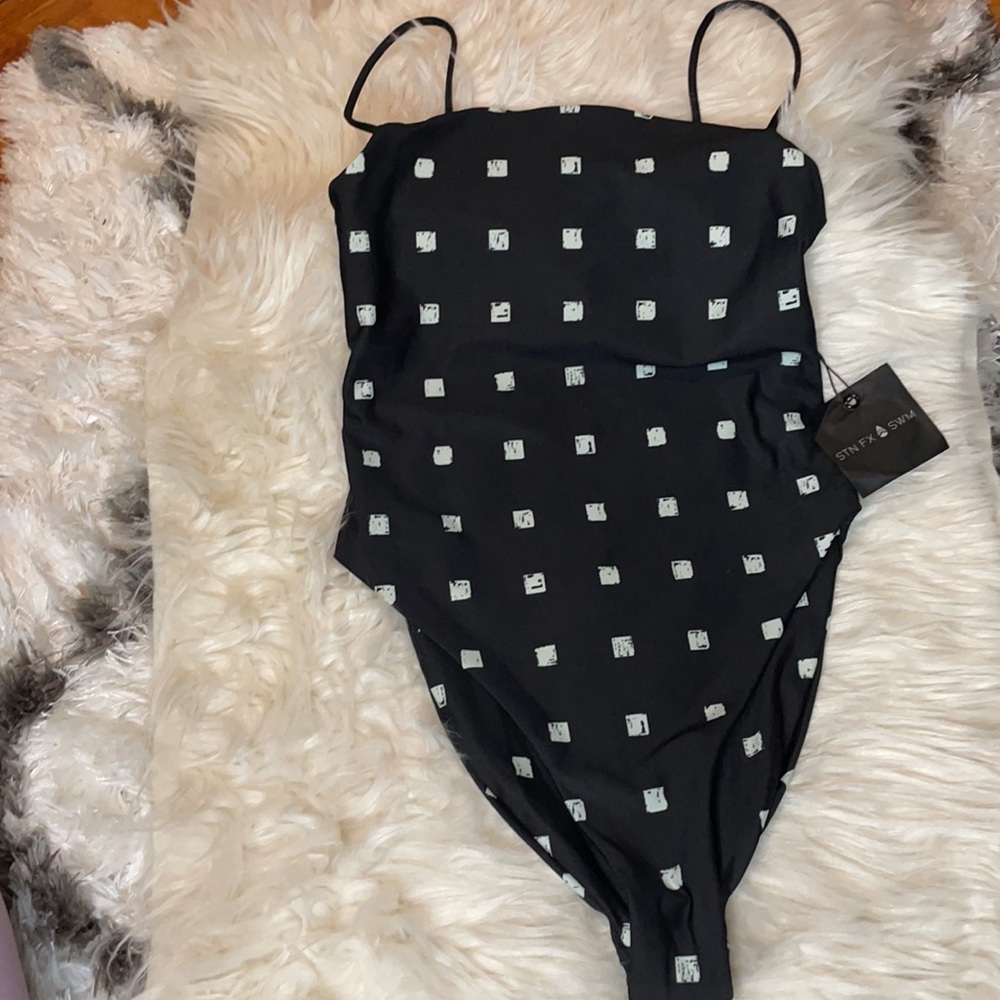 Swimsuit - Picture 2 of 11